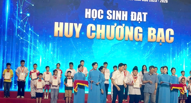 CHÚC MỪNG HỌC SINH ĐẠT HUY CHƯƠNG BẠC OLYMPIC TIẾNG ANH TRÊN INTERNET CẤP QUỐC GIA